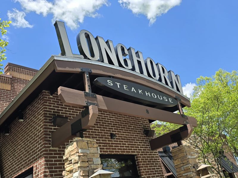 LongHorn Steakhouse exterior
